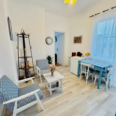 アパート синьо лято *